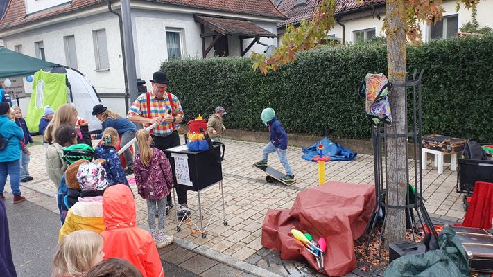 Teaserbild für Verkaufsoffener Sonntag am 11. Oktober 2026 „Staunen, lachen, shoppen – Zirkuszauber in der Stadt.“