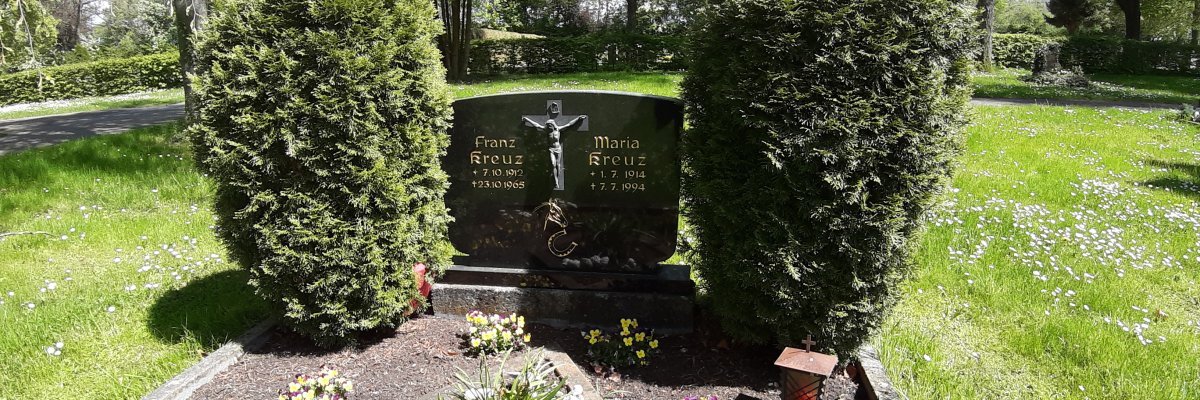 Grabstein Franz und Maria Kreuz