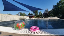 Freibad Renningen Schwimmbecken Sonnensegel Freibad Renningen